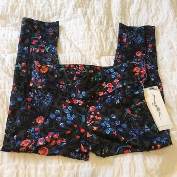 Gottex Pants - XBYGOTTEX FLORAL PRINT ACTIVE CAPRI NWT💕